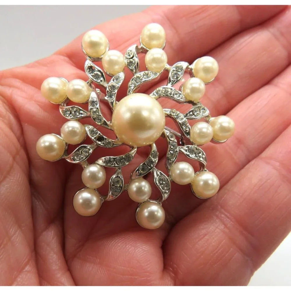 Vintage Imitation Pearl Brooch Silver Tone Clear Rhinestone Floral Design‎